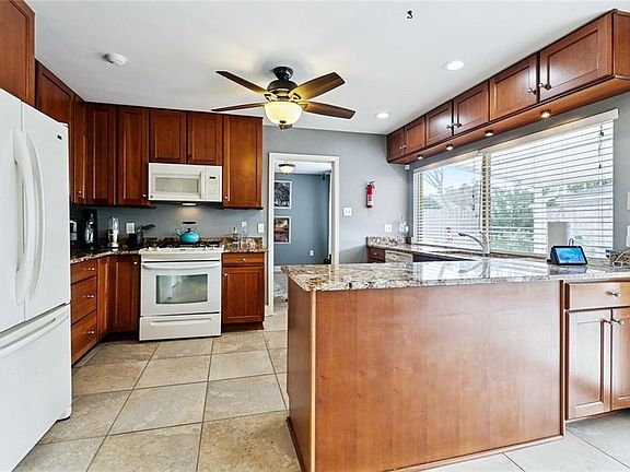 5th image of 31 Forstall Ave