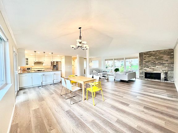 Great room connect to kitchen
