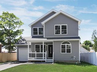 13 E 14th St #A, Huntington Station, NY 11746