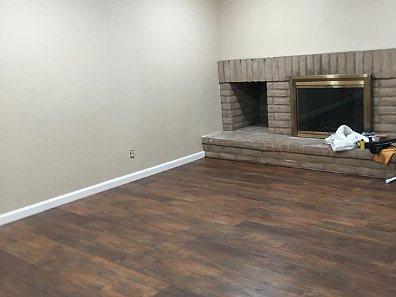 3rd image of 32 Dover Ct