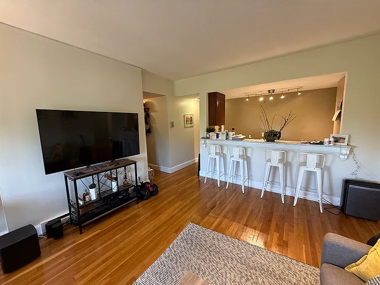 42 W Newton St #424 — Photo 6