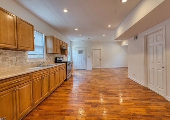 4th image of 131 Sylvan Ave Floor 2
