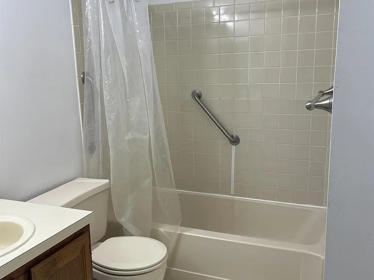 2107 Ravens Crest Dr — Photo 8