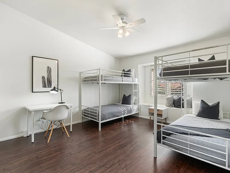 N 56th Pl — Photo 19