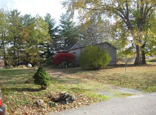 417 Saint George St, Benton, IL 62812
