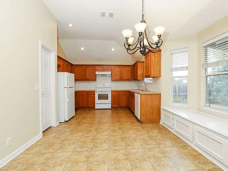 1561 Kenneys Way — Photo 7
