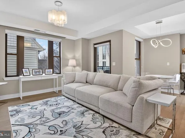 8302 Woodmont Ave APT 203, Bethesda, MD 20814