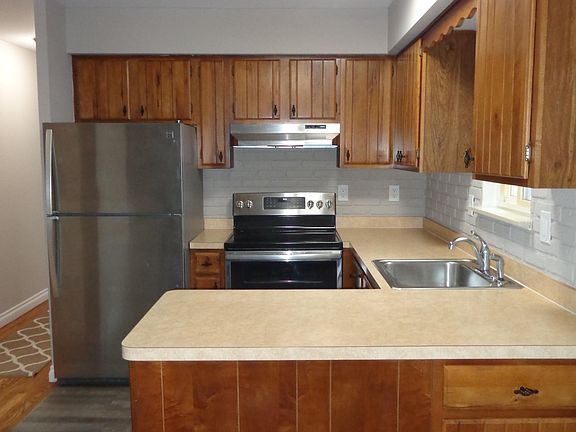 3rd image of 39673 Kingsbury Dr