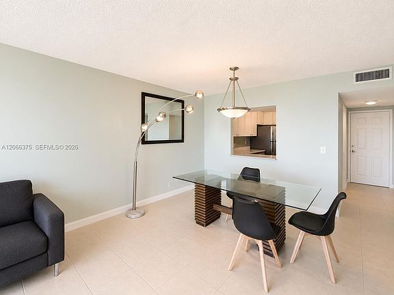 4th image of 200 Leslie Dr APT 727