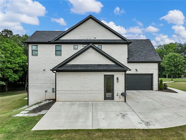 566 Versailles Dr — Photo 74