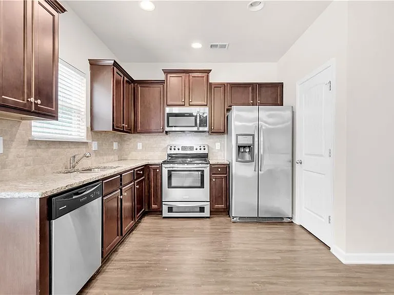4488 Ravenwood Dr — Photo 10