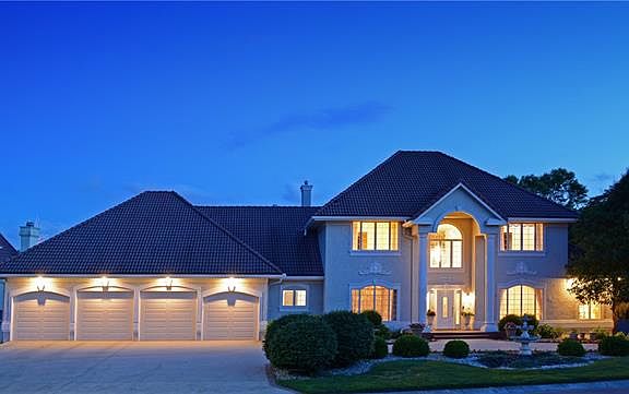 3rd image of 605 NE Shoreline Dr