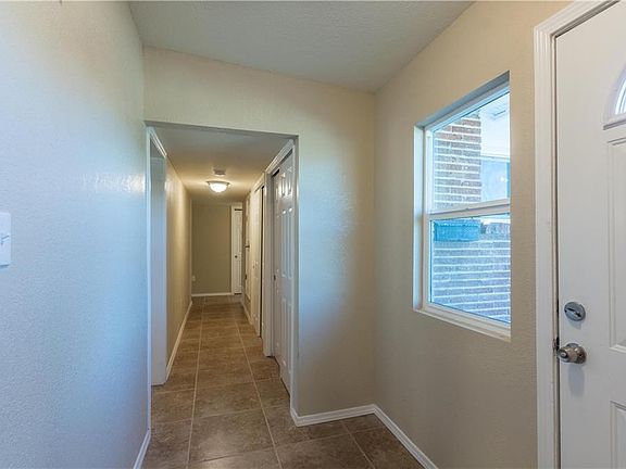 3rd image of 6021 Manila Dr