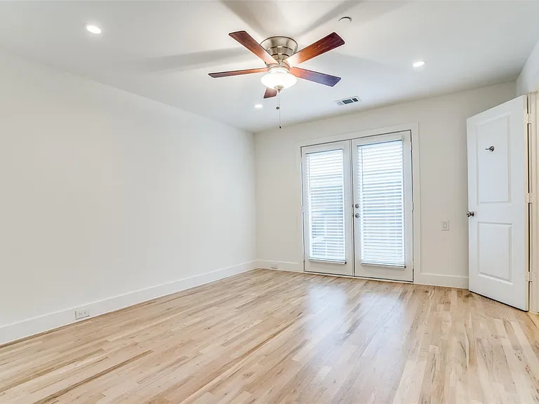 5017 Manett St #103 — Photo 9