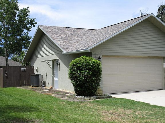 5th image of 995 Aston Ln