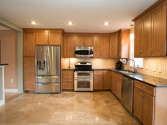3rd image of 4 Lucs Ln