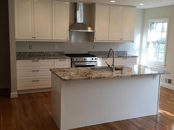 3rd image of 6811 Melrose Dr