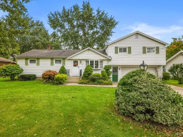 7705 E Britton Dr, Niagara Falls, NY 14304