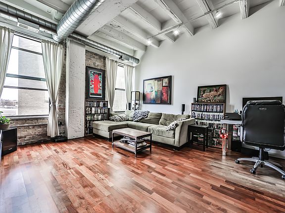 2nd image of 4015 N Milwaukee Ave Unit 408