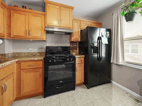5th image of 121 Foxhill Ct Unit D