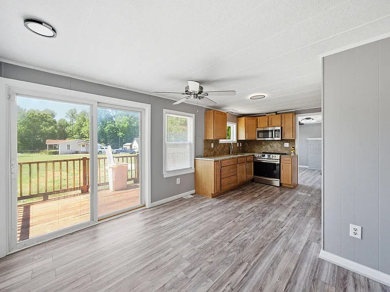 320 E Earp St — Photo 6