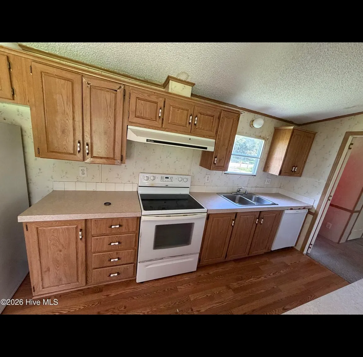 2 bed, 974 sqft, $1,600 — Photo 3