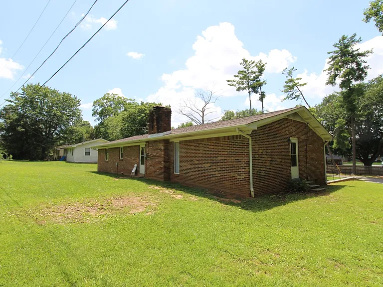 900 Hamlet Ave — Photo 38