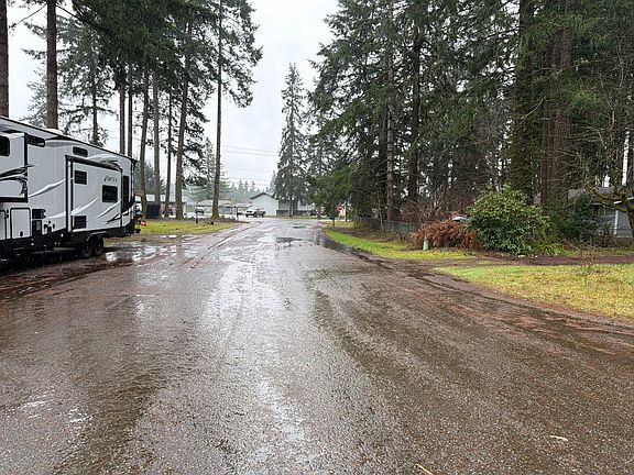 5th image of 51 E Park Ln