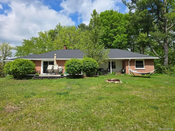 300 W Lackie Ct, Sanford, MI 48657