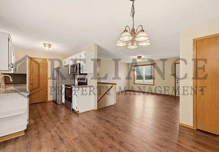 516 N Lakeside Dr — Photo 22