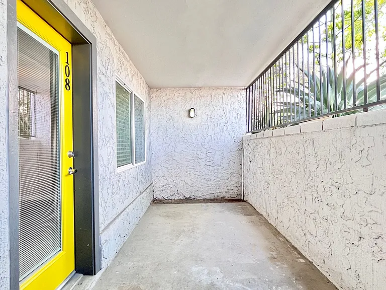 15 Melrose — Photo 54