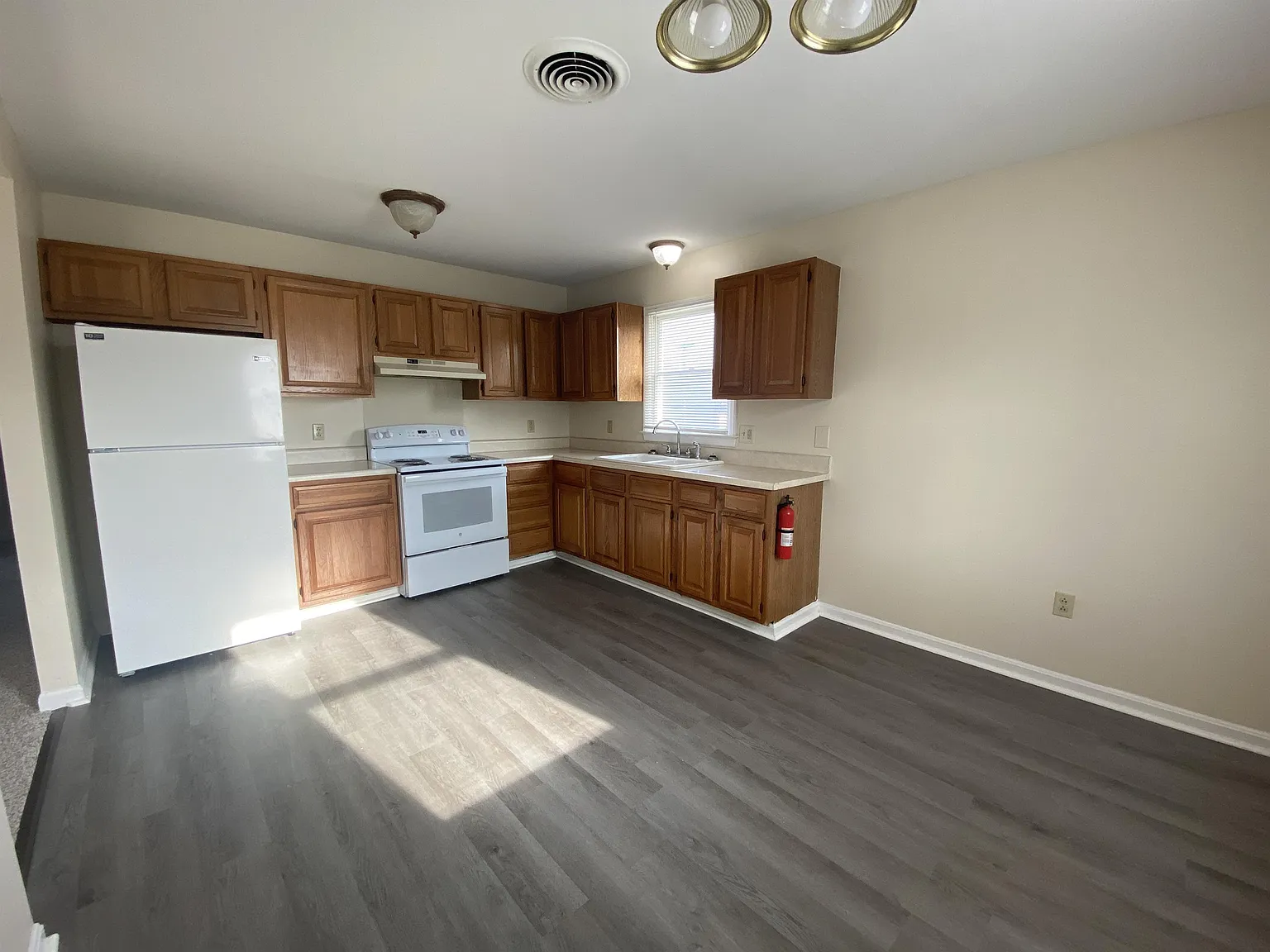 700 Thomas Lane - C - C — Photo 3