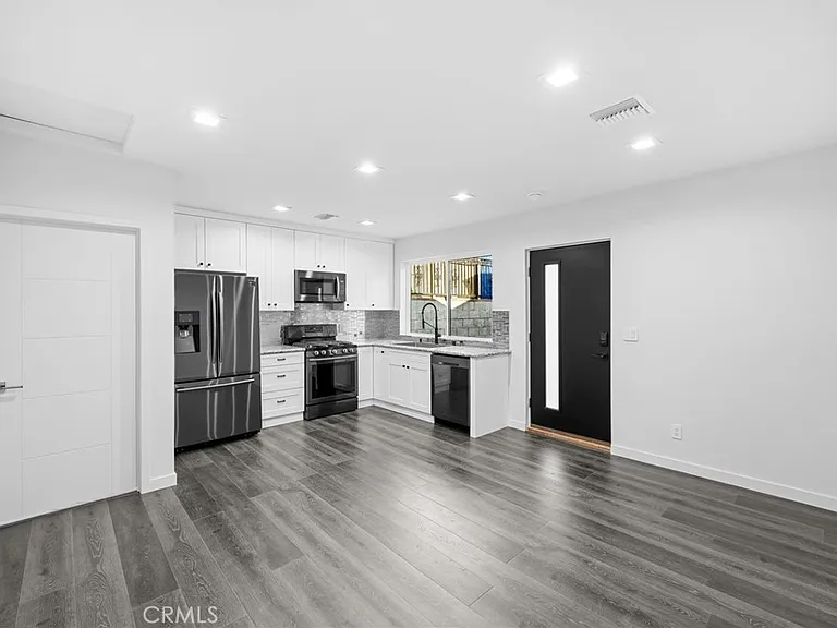 915 Cornell — Photo 6