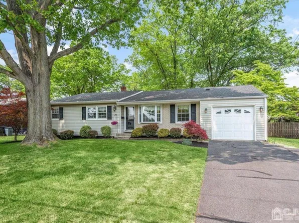 26 Glen Gary Rd, Middlesex, NJ 08846