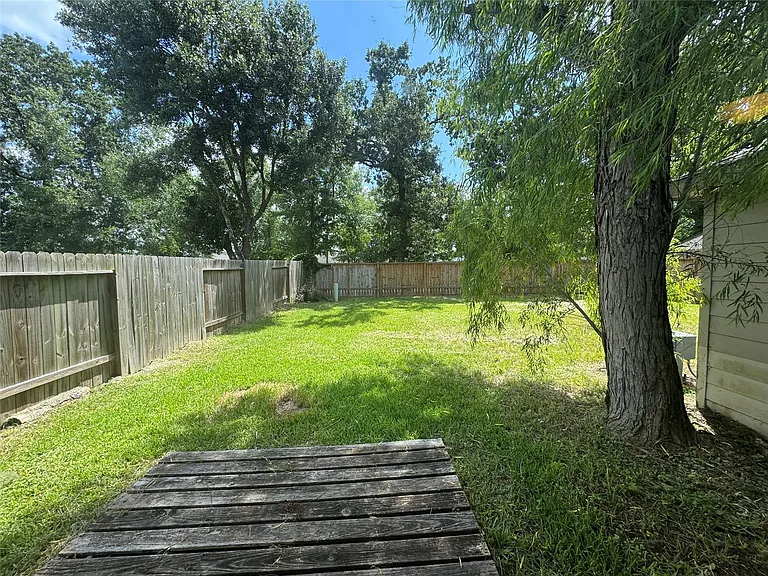 4818 Comal River Loop — Photo 17