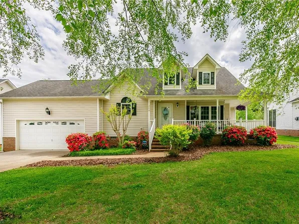 304 Tyndall Dr, Burlington, NC 27215