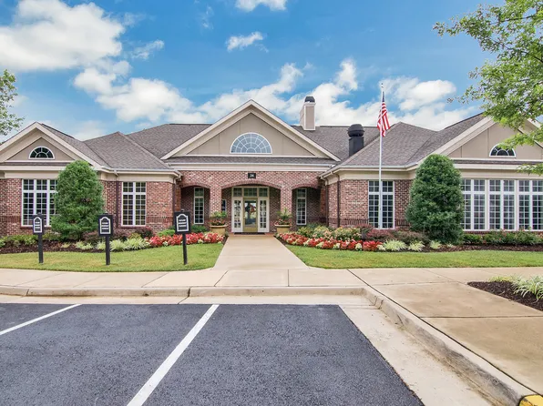 Ultris Courthouse Square