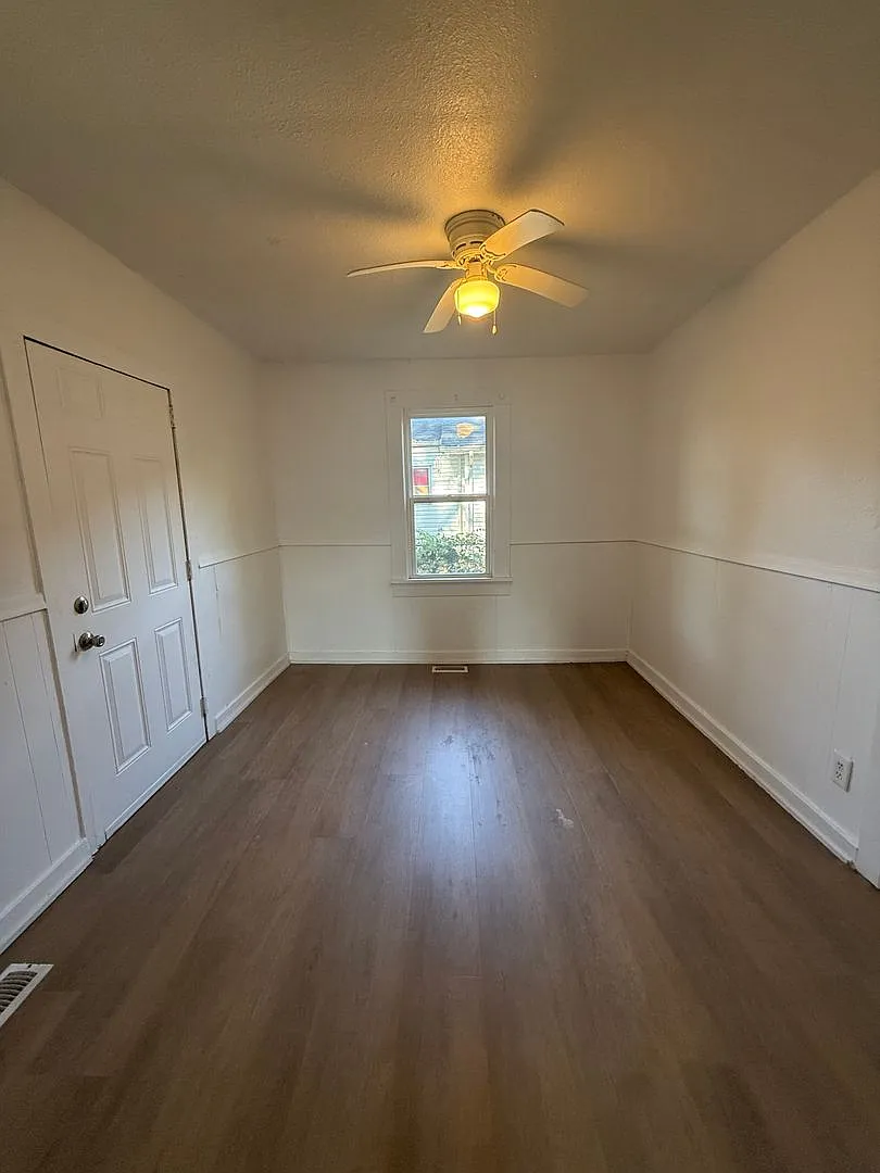 3 bedroom 1 bath home available now — Photo 4