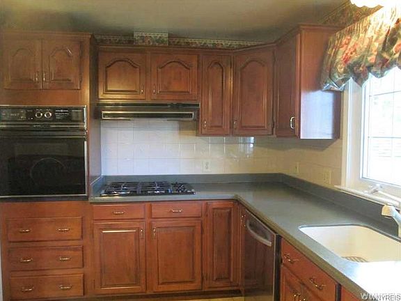 5th image of 637 Woodbury Dr