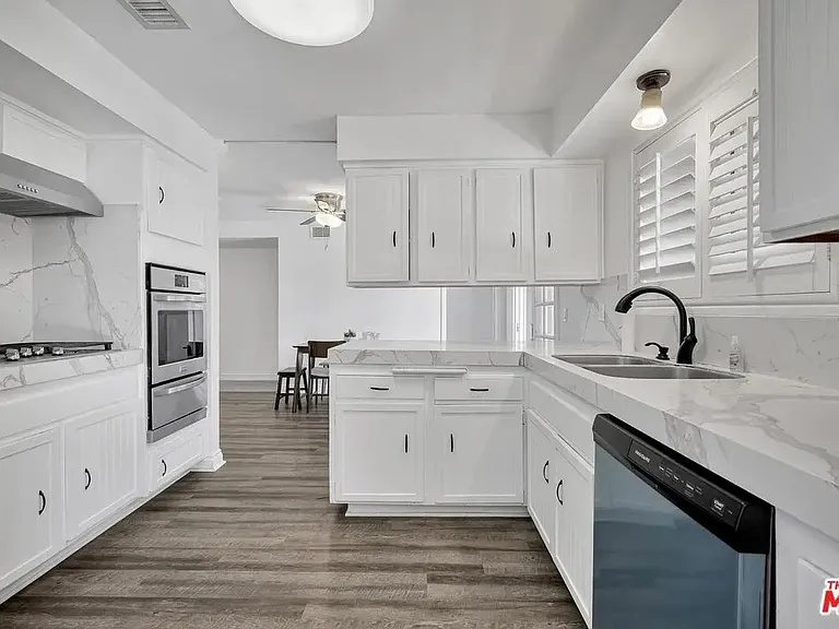 28040 Ermine Pl — Photo 17