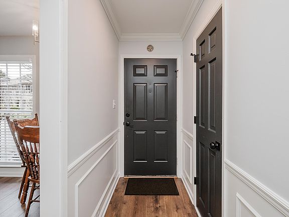 5th image of 627 Mountain Laurel Ct