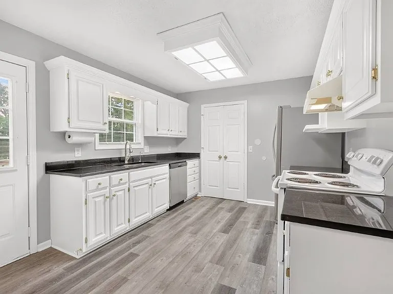 108 Roberts Dr — Photo 8