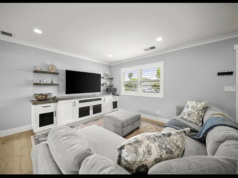 844 Sunset Dr — Photo 6