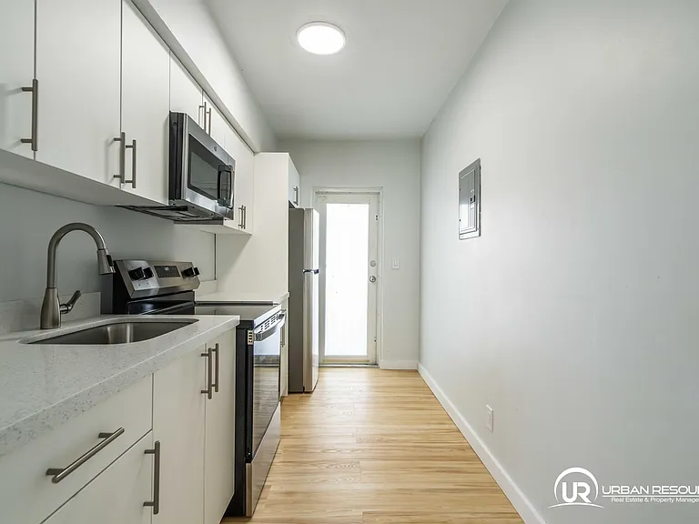 1750 S Treasure Dr #8 — Photo 18