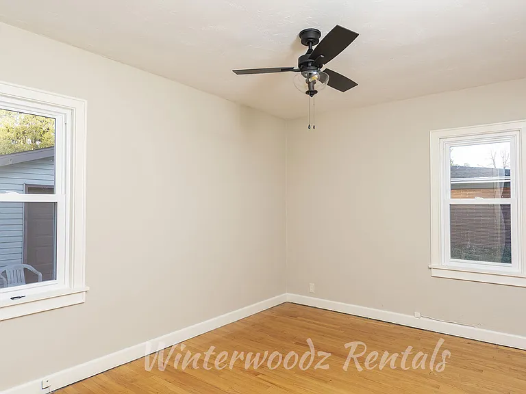 1405 Emilie St — Photo 8