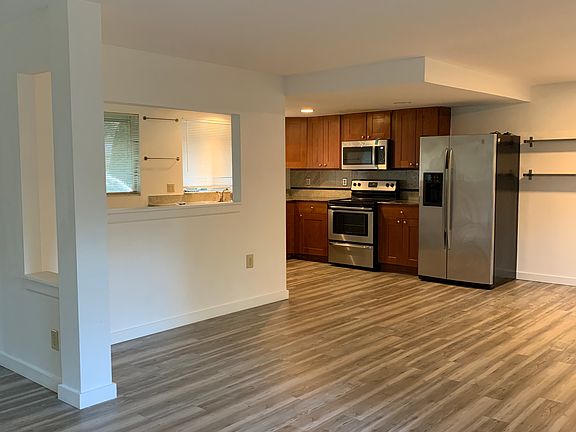 3rd image of 1404 166th Pl NE