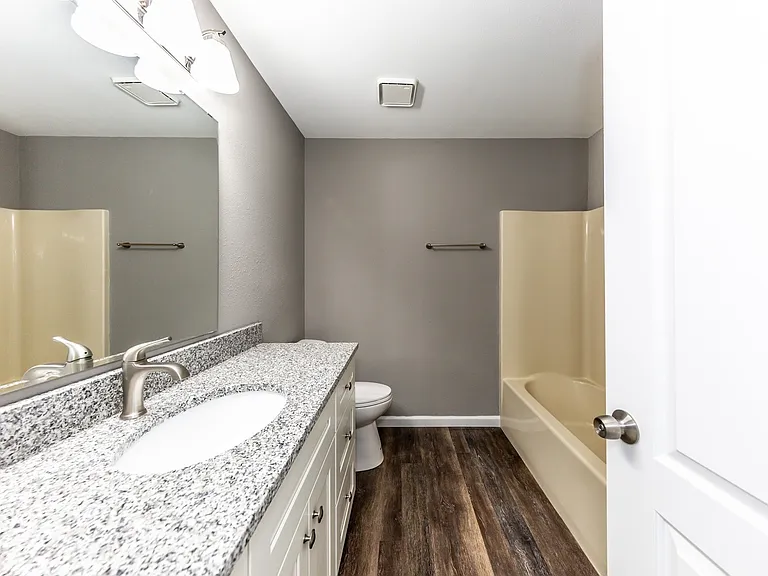 1113 S Walnut St — Photo 24
