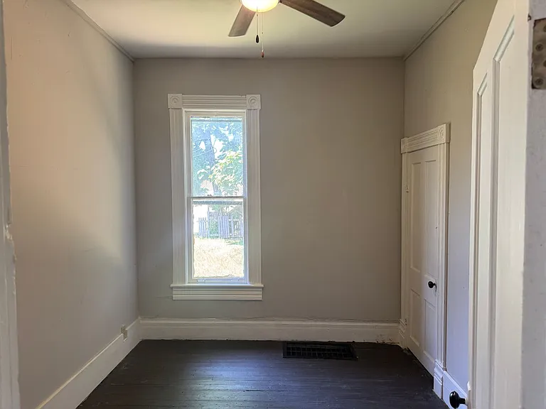 2715 Patee St — Photo 10