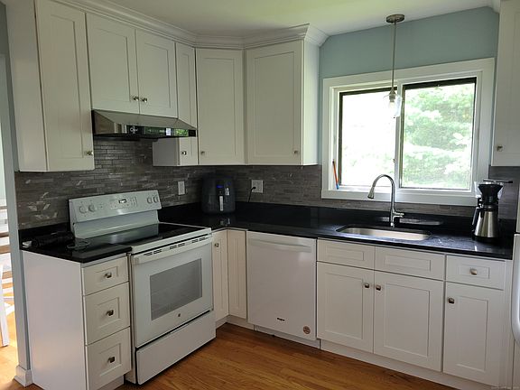 3rd image of 29 Palmer Woods Cir