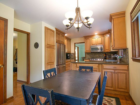 5th image of 15489 Fairlane Dr